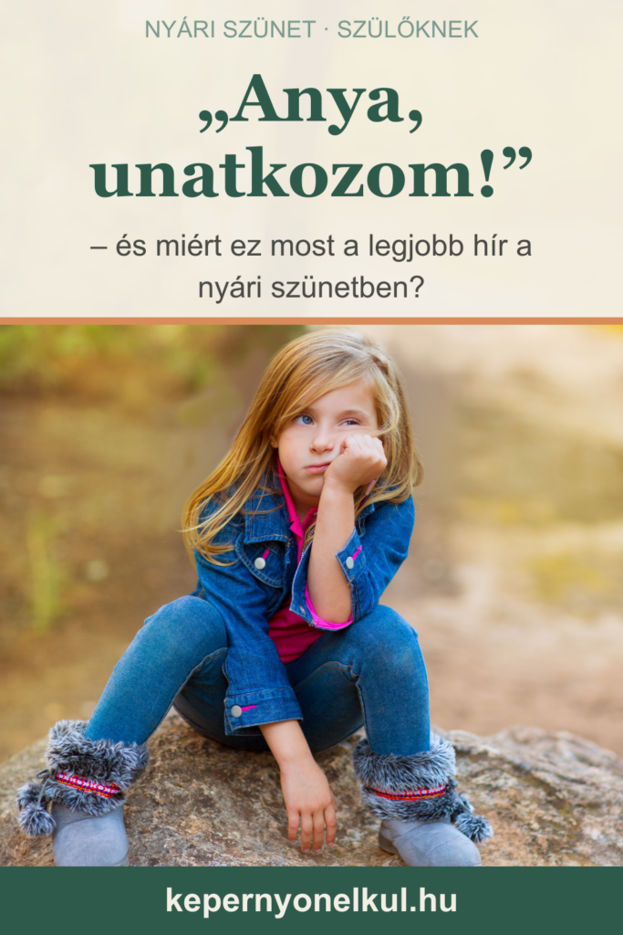Ábrándozó, unatkozó gyerek ül egy kövön – az unalom első, csendes percei.